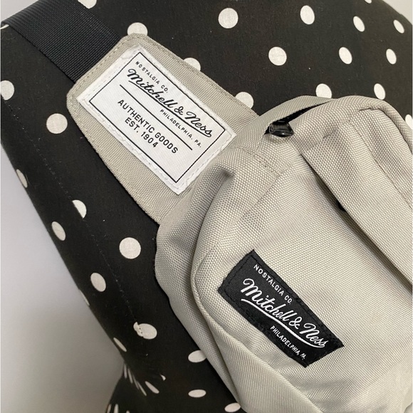 Mitchell and Ness Fanny pack. Beige. - Picture 2 of 7